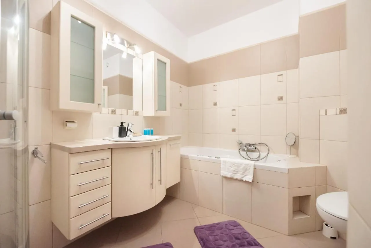Pole Mokotowskie Spacious Apartment ワルシャワ 0*,